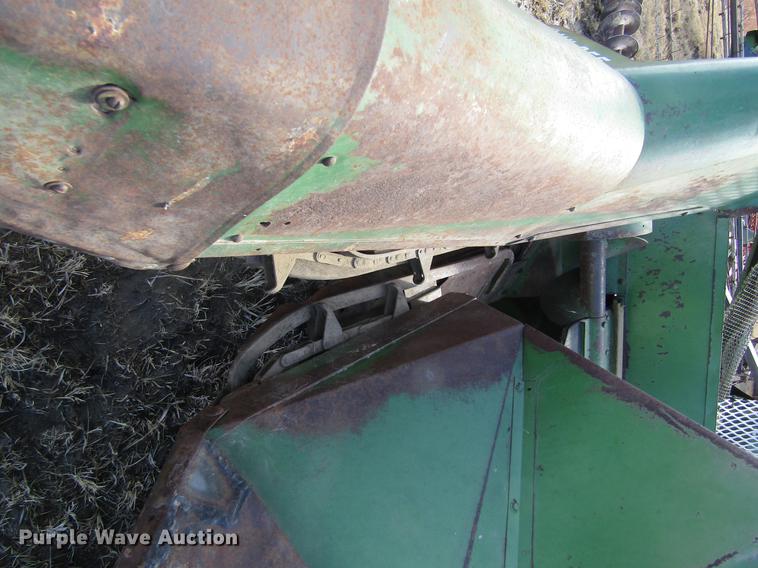 image for item DD8691 John Deere 205 corn head