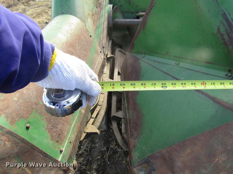 image for item DD8691 John Deere 205 corn head