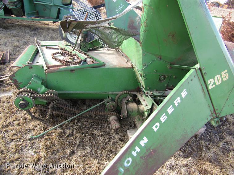 image for item DD8691 John Deere 205 corn head