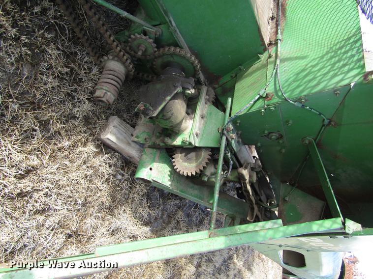 image for item DD8691 John Deere 205 corn head