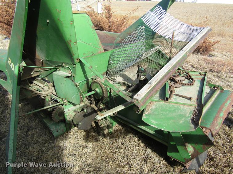 image for item DD8691 John Deere 205 corn head