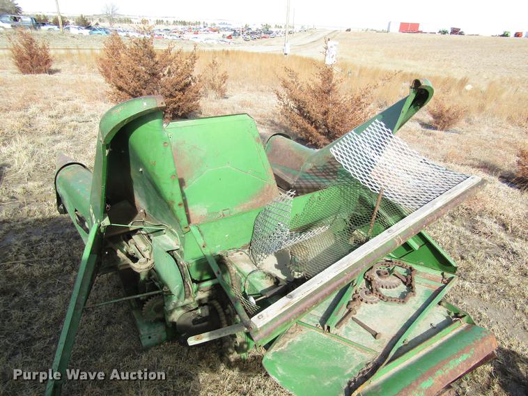 image for item DD8691 John Deere 205 corn head
