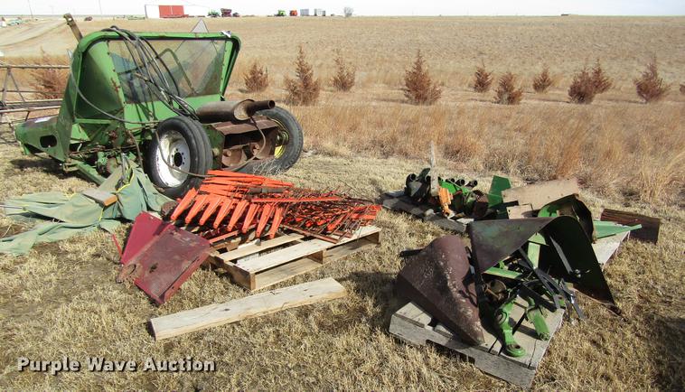 image for item DD8693 John Deere 205 head parts