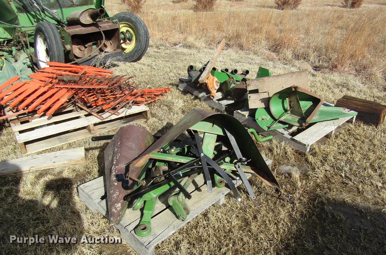 image for item DD8693 John Deere 205 head parts