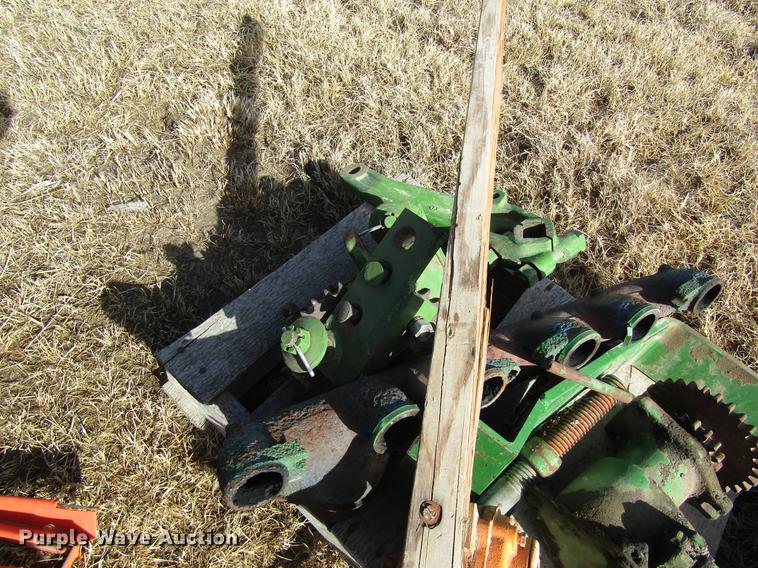 image for item DD8693 John Deere 205 head parts