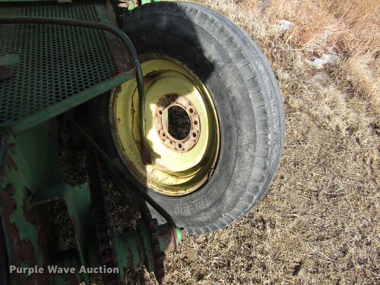 image for item DD8693 John Deere 205 head parts