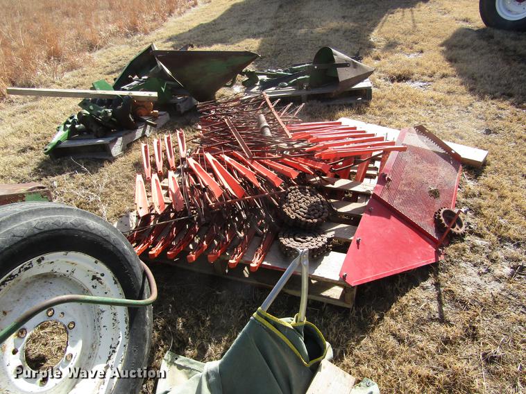 image for item DD8693 John Deere 205 head parts