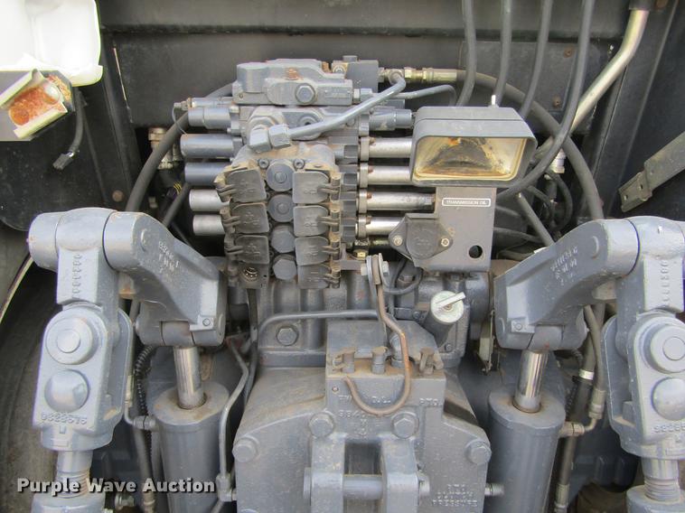 image for item DE6591 1994 Ford New Holland 8870 MFWD tractor