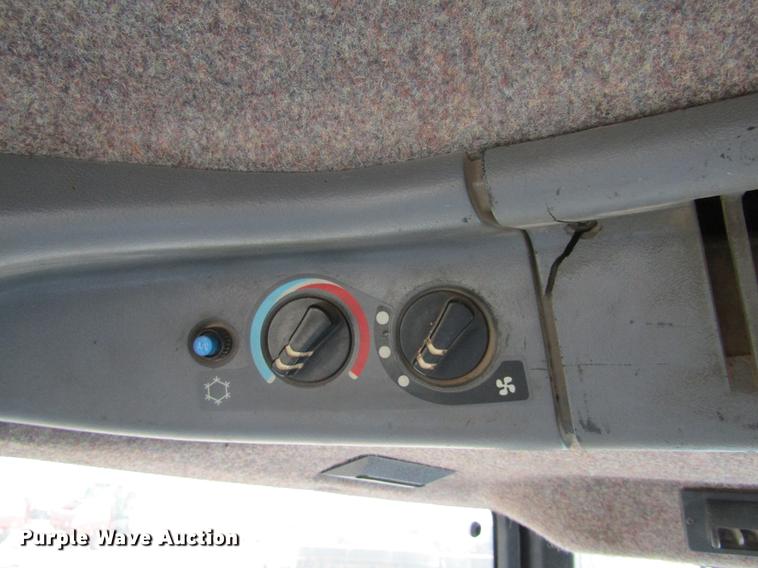 image for item DE6591 1994 Ford New Holland 8870 MFWD tractor