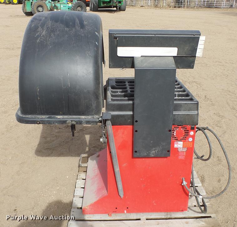 image for item DE9738 Hunter DSP9500 tire balancer
