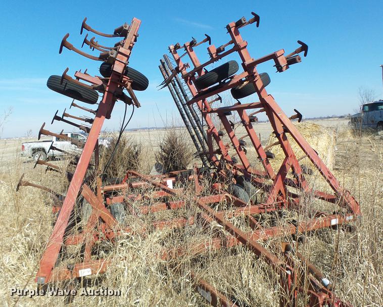 image for item DF9475 Case 4800 field cultivator