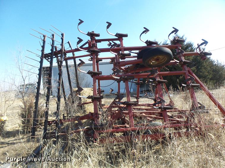 image for item DF9475 Case 4800 field cultivator