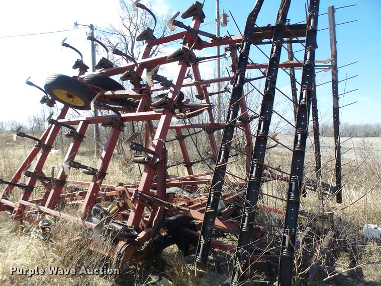 image for item DF9475 Case 4800 field cultivator