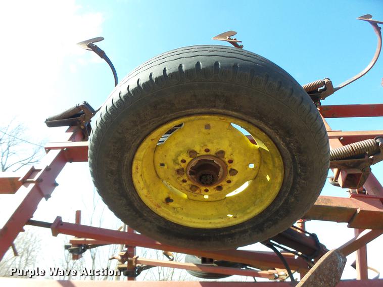 image for item DF9475 Case 4800 field cultivator