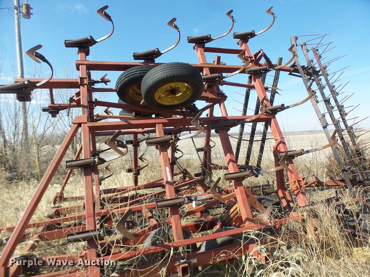 image for item DF9475 Case 4800 field cultivator