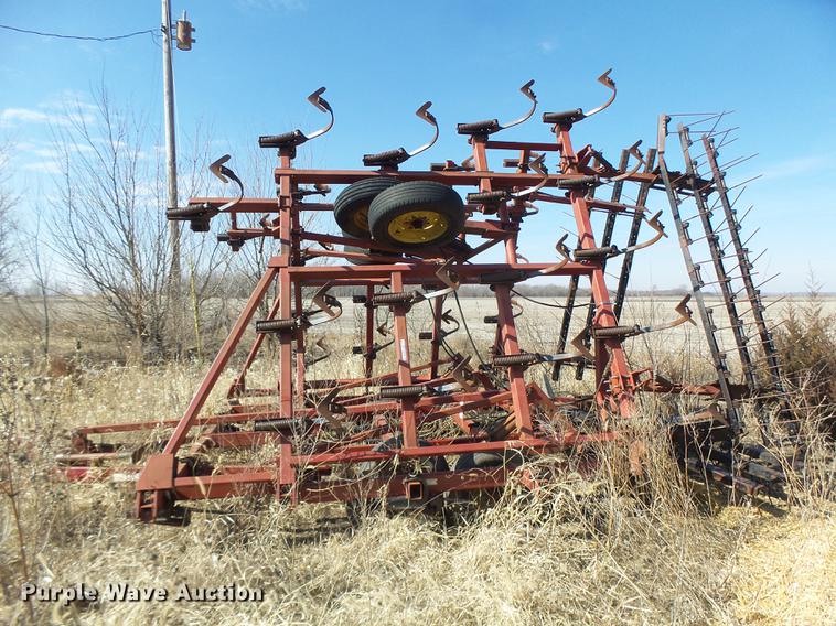 image for item DF9475 Case 4800 field cultivator