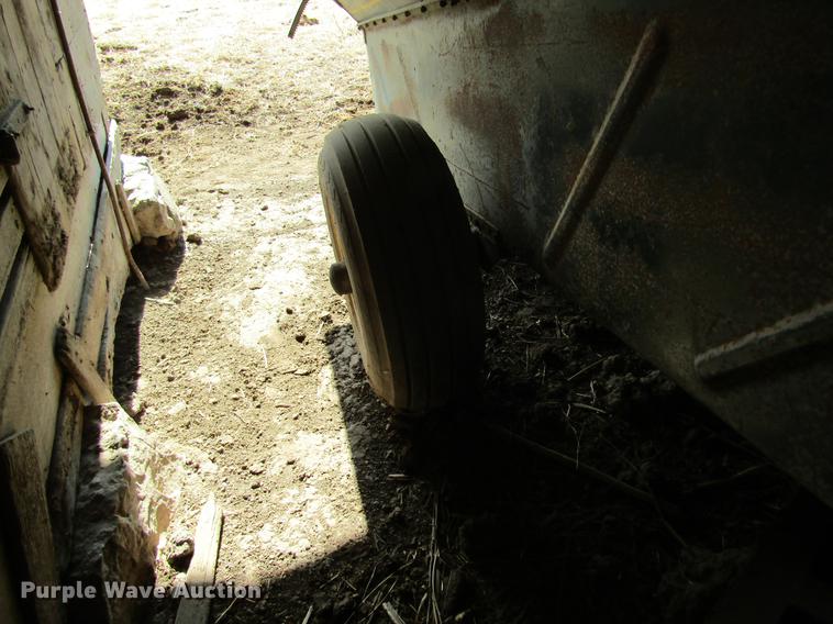 image for item DF9478 Grain-O-Vator feed mixer