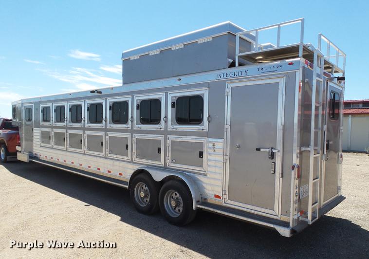 image for item DL9119 2008 Integrity horse trailer