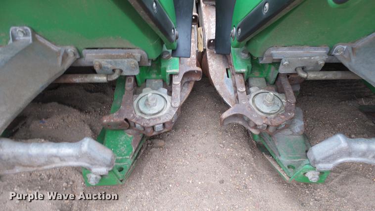 image for item EC9655 John Deere 608C Stalkmaster corn head