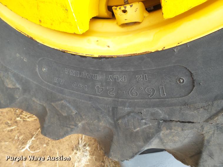 image for item EI9545 2001 Fermec 640B landscape tractor