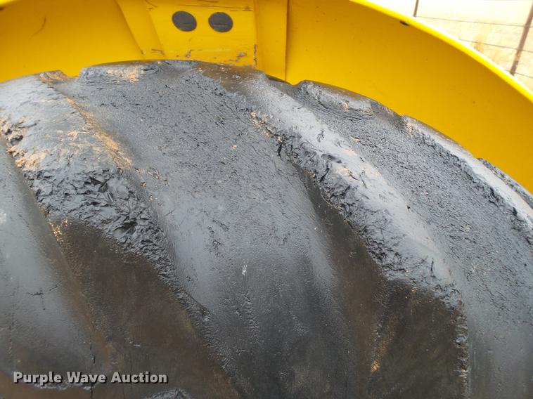 image for item EI9545 2001 Fermec 640B landscape tractor