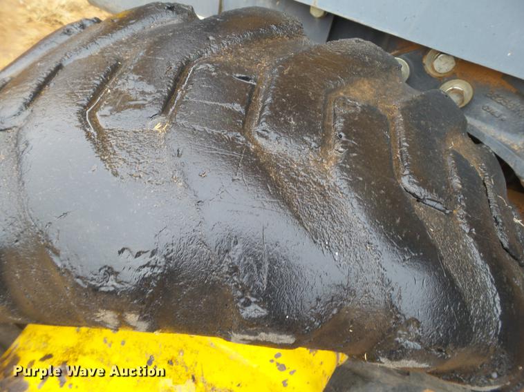 image for item EI9545 2001 Fermec 640B landscape tractor