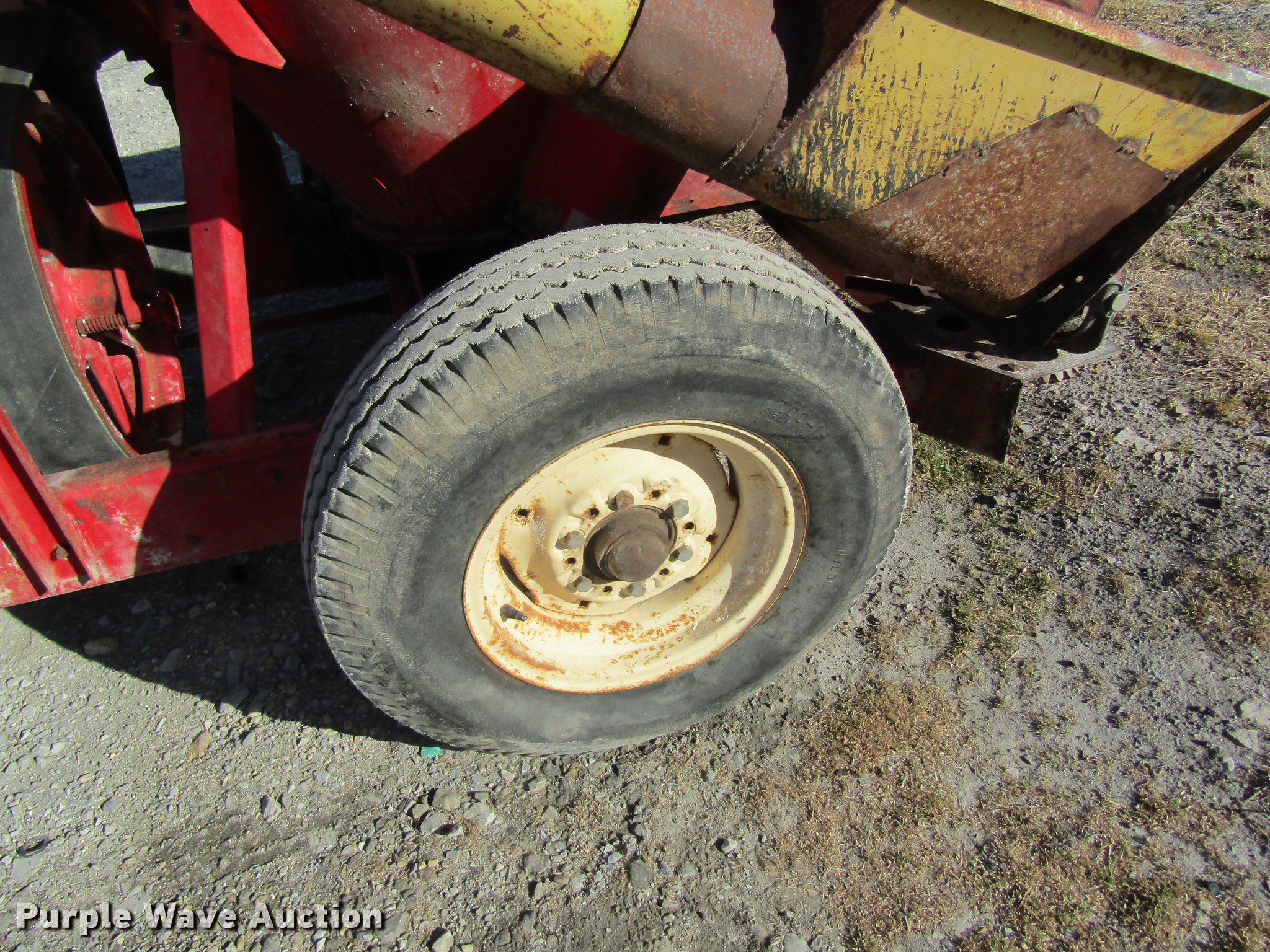 New Holland 350 grinder mixer in Cameron, MO Item DB5944 sold