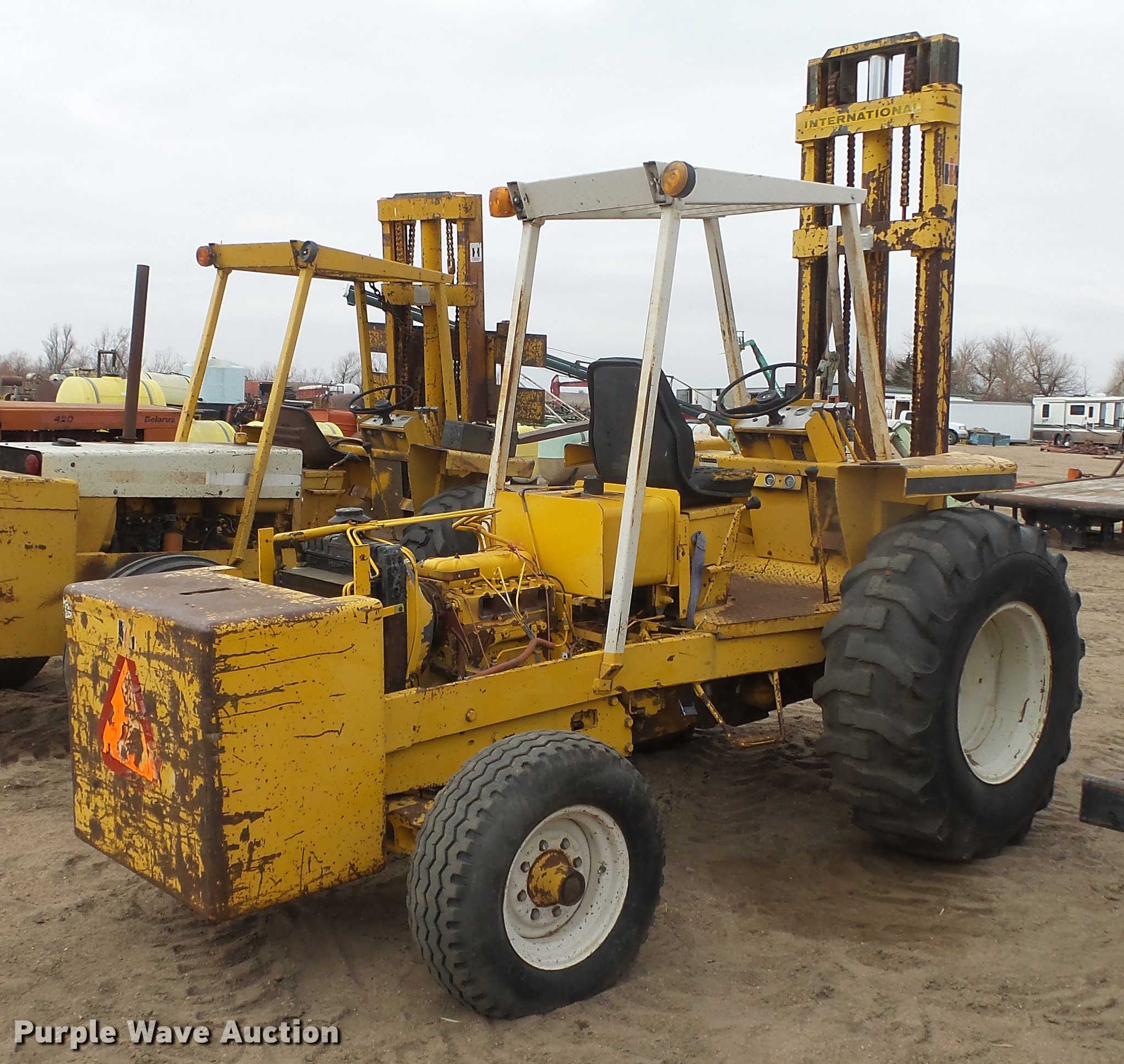 International 4500B forklift in Kinsley, KS Item EA9758 sold Purple