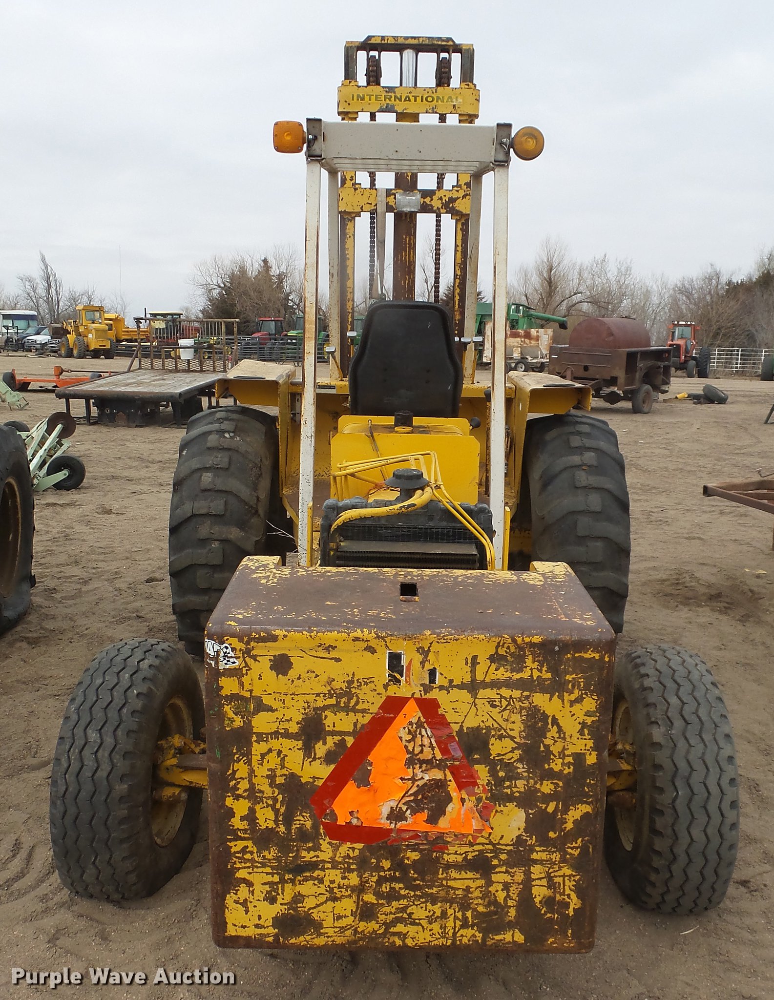International 4500B forklift in Kinsley, KS Item EA9758 sold Purple