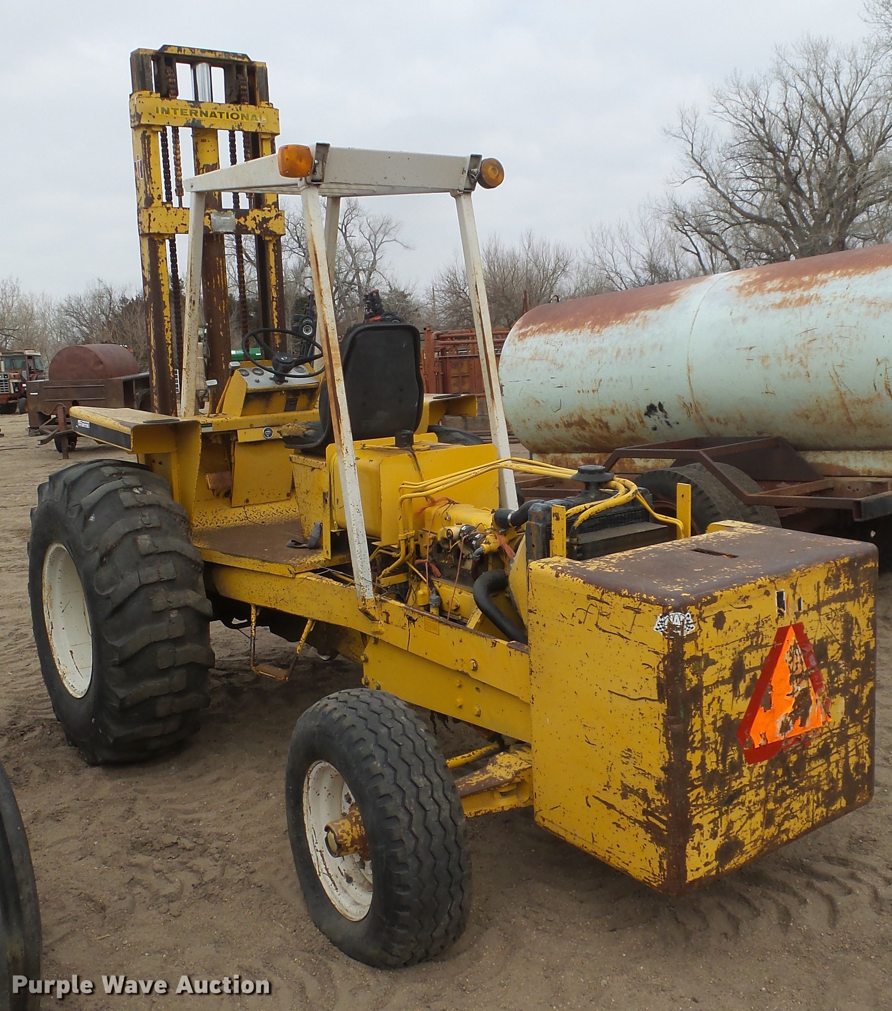 International 4500B forklift in Kinsley, KS Item EA9758 sold Purple