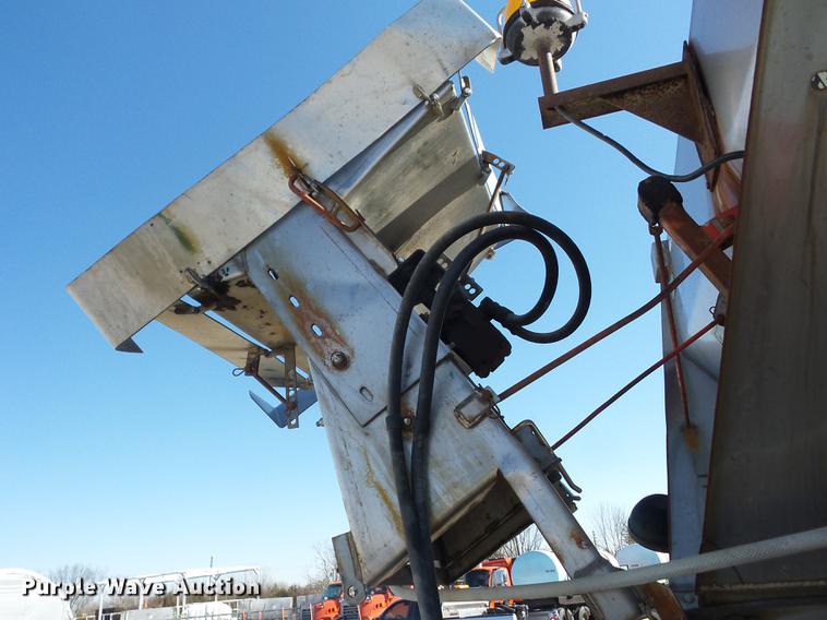 image for item AY9611 2001 Sterling L7500 dump truck