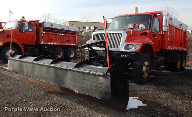 image for item DB0409 2003 International 7500 dump truck