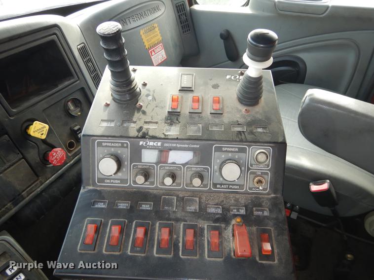 image for item DB0409 2003 International 7500 dump truck