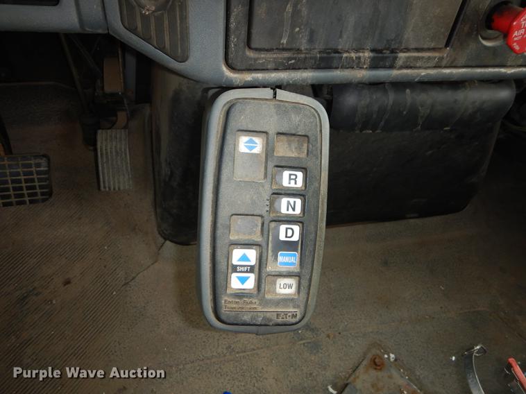 image for item DB0409 2003 International 7500 dump truck