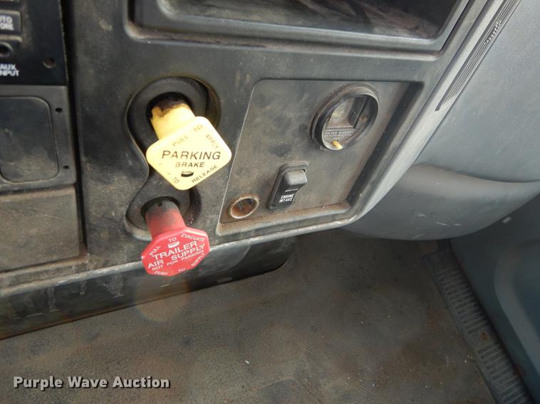 image for item DB0409 2003 International 7500 dump truck