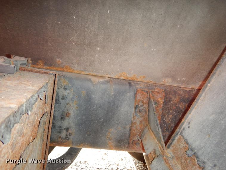 image for item DB0409 2003 International 7500 dump truck