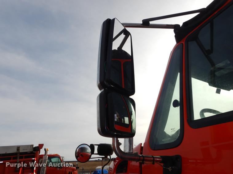 image for item DB0409 2003 International 7500 dump truck