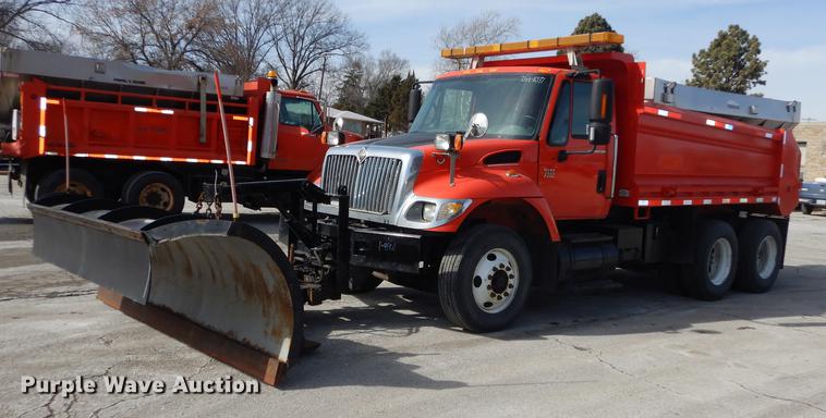 image for item DB0416 2007 International 7400 dump truck
