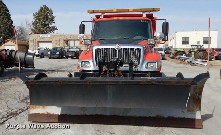 image for item DB0416 2007 International 7400 dump truck