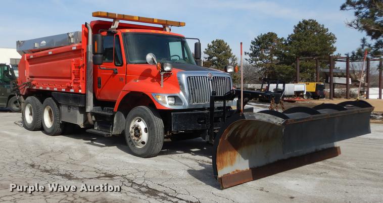 image for item DB0416 2007 International 7400 dump truck