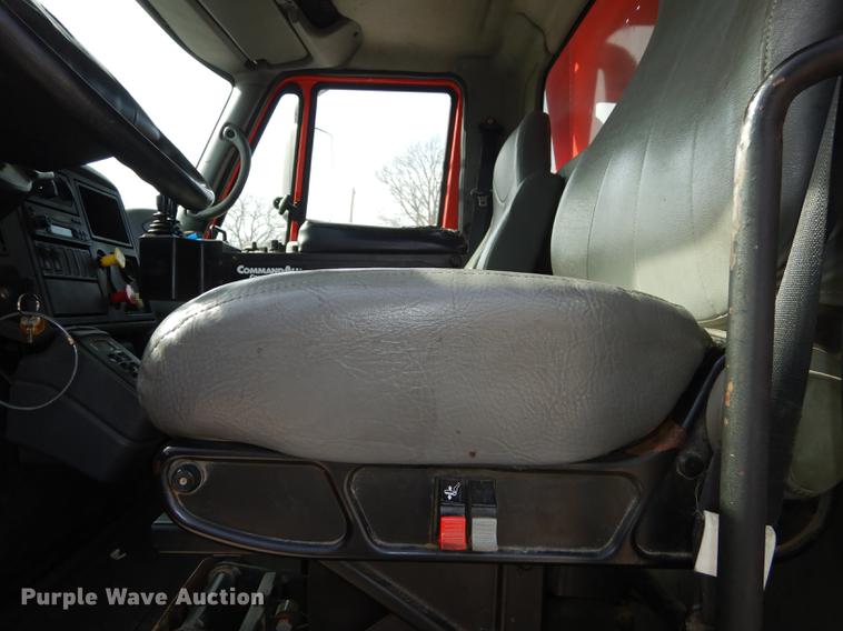 image for item DB0416 2007 International 7400 dump truck