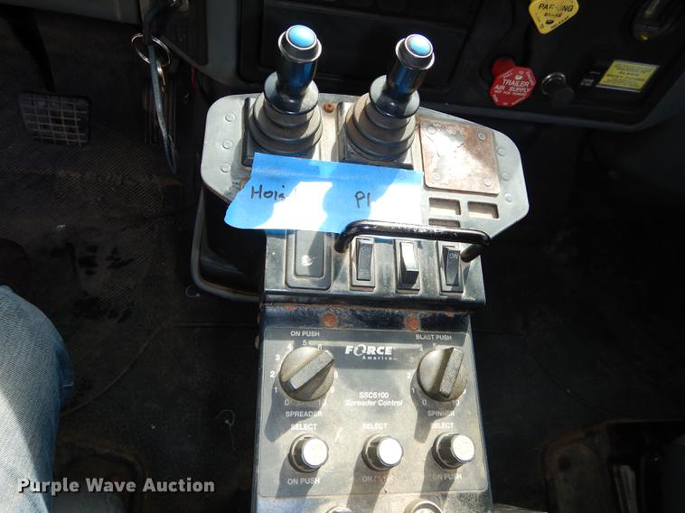 image for item DB0416 2007 International 7400 dump truck