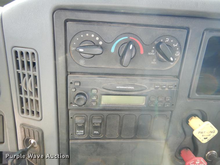 image for item DB0416 2007 International 7400 dump truck