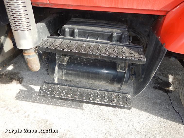 image for item DB0416 2007 International 7400 dump truck