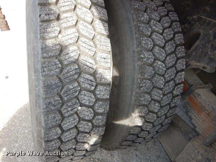 image for item DB0416 2007 International 7400 dump truck