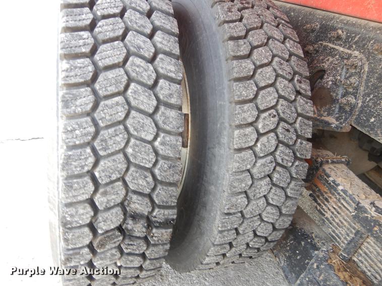 image for item DB0416 2007 International 7400 dump truck