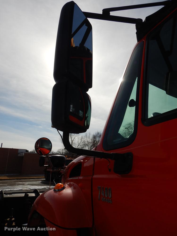 image for item DB0416 2007 International 7400 dump truck