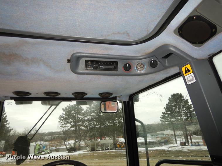 image for item DB0418 1999 New Holland TS100 tractor