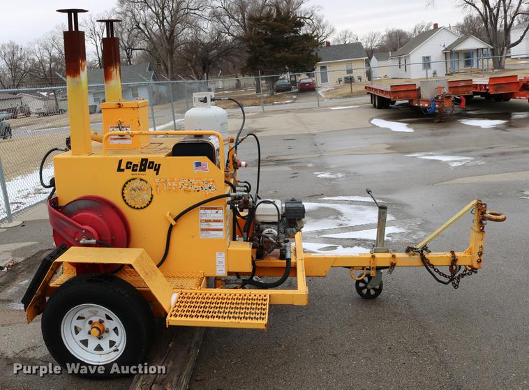 image for item DB6583 2006 LeeBoy L150T asphalt distributor