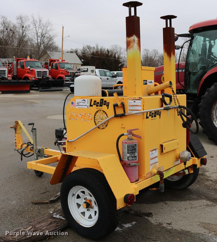 image for item DB6583 2006 LeeBoy L150T asphalt distributor